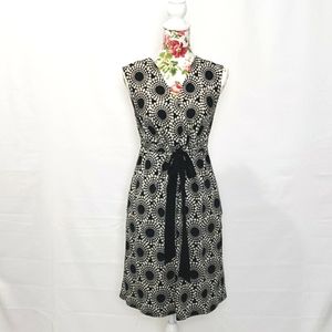 Sleeveless B & W Dress with Pockets. Size 10